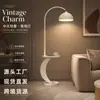 Lámpara de pie estilo mediados de siglo, estante de almacenamiento lateral para sofá en la sala de estar, lámpara de noche LED para el dormitorio, creando un ambiente de lujo ligero y artístico