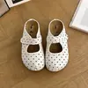 Chinelos fechados populares de sola grossa estilo francês para mulheres, novos chinelos meia-sola estilo Birkenstock para calçar e tirar, 2026, para uso externo
