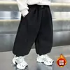Calças de Pelúcia Outono e Inverno para Meninos Estilo Casual para Meninos Pequenos Calças Jogger 2026 Novas Calças de Lã Inteiras para Crianças Estilo Lanterna