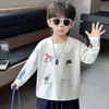 Nueva camiseta de algodón de manga larga con estampado de dibujos animados estilo coreano para primavera y otoño, corte holgado para niños y niñas, top blanco fino versátil