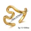 Anillo abierto de acero inoxidable chapado en oro de 18 quilates europeo y americano, forma de onda geométrica de serpiente, hueco, textura martillada, anillo apilable de nicho
