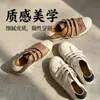 Zapatos Casuales de Velcro 2026 Nuevos Versátiles Zapatos Sucios Envejecidos de Cera de Aceite Punta Redonda Aumento Oculto de Altura Zapatos de Tabla Casuales Mujer
