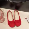 Sapatos de corte baixo com laço 2026 novo modelo combinados com saia, mocassins de sola macia para primavera e outono, sapatos planos de tecido estilo fada francesa