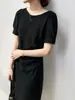 ShengduDescuento por tiempo limitado: Elegante vestido con espalda hueca, cintura retorcida, corte ajustado y diseño plisado - pequeño vestido negro