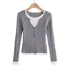 Suéter de manga larga con giro de contraste de color de diseño nicho para mujer, camisa base delgada de principios de otoño, top corto falso de dos piezas