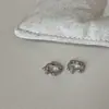 Pendientes de flor de circón y cruz en círculo simples y versátiles para mujer, estilo francés, moda de alta gama, adecuados para ir al trabajo.
