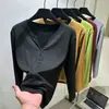 Elegante camiseta de cuello en V, cálida, de manga larga para mujer, nueva colección otoño/invierno 2026, elástica, moderna, top de capa base de calentamiento rápido