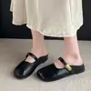 Mules macias de sola flexível, bico fechado, estilo retrô francês para mulheres, novas sandálias de enfiar versáteis da moda de verão 2026 para mulheres