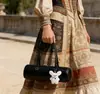 Bolsa de Ombro Único Retro Tendência para Mulheres 2026 Novo Modelo Simples para o Dia a Dia Elegante Cor Sólida Bolsa Cilíndrica