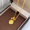 Collar Colgante de Jadeíta Amarilla con Acentos de Diamante, Estilo Chino Nuevo Vintage de Lujo Ligero para Mujer, Collar Chapado en Oro del Dios de la Fortuna