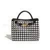 2025 Design de Nicho Sensação de Alto Padrão Grande Capacidade Bolsa de Mão Moda Feminina Versátil Elegante Simples Bolsa Tecida Artesanal