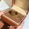 Impresionante anillo de diamantes vintage, diseño de nicho retro exquisito de lujo ligero con un toque de alta gama y artesanía intrincada