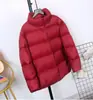 Chamarra acolchada con cuello alto transfronteriza para mujer, estilo corto, moda de invierno 2026, color liso, engrosada, cálida, plumón de pato blanco, chamarra puffer simple