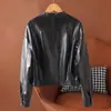 Transfronterizo 2026 nuevo modelo chaqueta de cuero de oveja encerado para mujer con cuello alto estilo biker abrigo corto al por mayor moderno