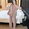 Nuevo conjunto de pijama para mujer para primavera y otoño, con algodón colorido, un diseño simple y dulce, cuello redondo, corte holgado y cómodo, y se puede usar como ropa de estar en casa o incluso como ropa exterior.