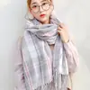 Cachecol Xadrez de Faux Cashmere de Inverno para Mulheres, Xale Elegante Estilo Japonês Quente para Outono e Inverno com Franjas, Aquecedor de Pescoço Rosa Versátil para Proteção contra o Frio