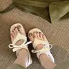 Nuevas Chanclas de Verano Primavera 2026 para Mujer con Lazo de Moda Estilo Retro Francés Tacón Bajo Estilo Playa Calzado Plano para Uso en Exteriores