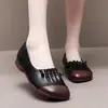Sapatos de mãe de sola macia 2026 outono novo confortáveis casuais de couro sapatos baixos retrô femininos couro macio retalhos sapatos de um só furo para mulheres