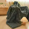 Manta de sofá de lujo de pelo de conejo, manta pequeña, manta de invierno gruesa, manta para siesta en la oficina, chal de forro polar de coral
