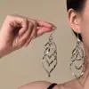 Pendientes Mobius de diseño de lujo ligero en color dorado estilo francés, modelo largo, nuevos 2026, versátiles y elegantes