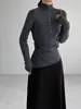 Suéter tejido versátil de cuello medio alto para mujer Jiangzuo, entallado a la cintura para otoño e invierno, corte ajustado, diseño irregular, A112