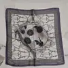Pañuelo cuadrado estampado de leopardo bufanda coreana femenina de seda versátil pañuelo para el pelo bufanda retro flor de anacardo pañuelo cuadrado pequeño venta al por mayor