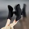 Botas de Salto Alto Quadradas Retrô Simples para Tornozelo 2026 Outono Novo Salto Grosso Zíper Lateral Versátil Elegante