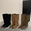 Menina Nômade! Botas de cowboy western estilo deserto para mulheres, com acabamento desgastado, bico fino e design franzido e desfiado, perfeitas para o inverno e como botas de cano alto