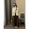 Algodão Lyocell Zedaijiai! Trench coat curto estiloso para o início do outono com gola alta e silhueta estruturada, apresentando listras coloridas contrastantes no forro