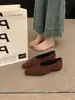 Sapatos Elegantes de Cano Baixo Estilo Coreano para Mulheres 2025 Outono e Inverno Nova Moda Versátil Sapatos de Avó Plissados de Uma Sola