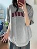 Camiseta Retro Americana de Manga Corta con Hombro Derecho Descubierto para Parejas Femeninas Verano 2024 Nuevo Diseño Nicho Estilo Hong Kong Top de Media Manga