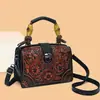 Bolsas para Mujer Venta al por Mayor Transfronteriza Tallado en Cuero 2026 Retro Nueva Moda Carteras de Dama Bolsas Estilo Nacional Talladas