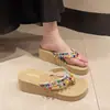 Sandalias Versátiles Únicas Verano 2025 Nuevas Moda de Suela Gruesa Estilo Playa Vacaciones al Aire Libre Zapatos de Playa para Mujer