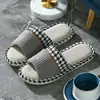 Pantuflas de Punta Abierta al por Mayor Precio Especial Pantuflas de Algodón Lino para el Hogar para Mujeres Antideslizantes de Interior Suela Gruesa Primavera y Otoño Pantuflas para Todas las Estaciones