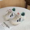 Zapatillas Deportivas Infantiles 2026 Modelo Nuevo Primavera y Otoño para Niñas y Niños Mayores, Zapatillas de Correr con Velcro, Zapatos de Malla Versátiles de Moda para Niños