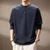 Camiseta Henley de Manga Larga de Algodón con Cuello Henley Retro Estilo Japonés de Gama Alta para Hombre en Otoño Nuevo Estilo Sencilla Holgada Casual para Hombre