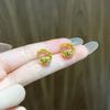 [Baño de Oro Real] Corea del Sur simple lindo huellas de garras de gato mascota Diamantes incrustados Moda europea y americana personalizada hebilla de oreja protección ambiental