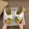 Tamancos de Bico Redondo com Solado Grosso, Sandálias Femininas Brancas Estilo Birkenstock para Uso Externo, Meio-Chinelos com Laço, Sapatos Florais Femininos Estilo Floresta