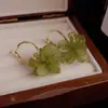 Brincos de tarraxa de pétala de acrílico super fada elegantes e doces para mulheres, design fresco e versátil, brincos de moda coreana