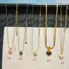 Colar Elegante de Flor de Quatro Folhas Estilo Japonês e Coreano Feminino Fritillaria Preto e Branco Borla Dupla Corrente de Camada Dupla Retenção de Cor Titânio Elegante Corrente para Clavícula