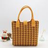 En bolsa de punto color rojo neto bolsa tejida tipo fly bolsa tote versión coreana del nuevo bolso de mano gran capacidad bolsa de compras para estudiante mujer fabricantes