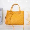 Sacos tote coreanos saco feminino fábrica vendas diretas 2023Mulheres saco de grande capacidade bolsa em relevo saco mensageiro