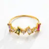 Anel de diamante colorido com design de nicho de luxo leve, anel banhado a ouro não desbota, anel empilhável feminino, atacado de fábrica, combina com tudo