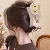 Presilha de cabelo estilo vintage que não danifica os fios, na cor café com toque de luxo, presilha de tubarão de pelúcia, acessório de cabelo fofo e doce para penteados presos.