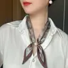 Novedad Primavera/Verano 2026 Hebilla Magnética Protector de Cuello Perezoso Bufanda Pequeña de Seda Bufanda de Cuello Nudo de Mariposa de Moda Chal Bufanda