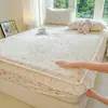 2026 Nova Classe A 200g Espessado Leite Fleece Renda Lençol de Elástico Estilo Coreano Estampado Acolchoado Roupa de Cama Protetor de Colchão