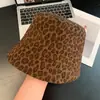 Boina con Estampado de Leopardo para Mujer, Estilo Retro Americano, Boina de Moda que Adelgaza el Rostro, Boina Versátil de Artista para Circunferencia de Cabeza Grande