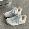 Tênis Brancos Fofos de Solado Grosso Versátil Casual Estudante Board Shoes Feminino 2026 Novo Outono/Inverno Tênis Pão Quente Feminino