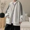 Sudadera cárdigan deportiva a rayas estilo Hong Kong para hombre, chaqueta con capucha casual de gran tamaño, versátil y moderna, con tres rayas, para primavera y otoño