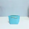 Saco de presente de papel Yuanbao Saco de presente com fita Saco de compras para roupas com placa de luz Saco de presente com corda de três fios logo impresso
